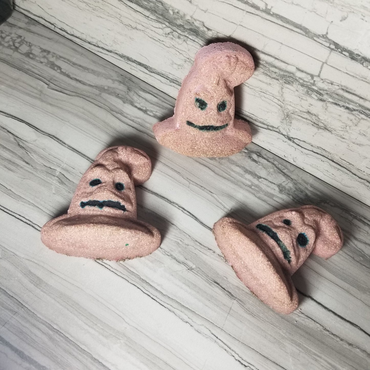 Hat sorting bath bomb