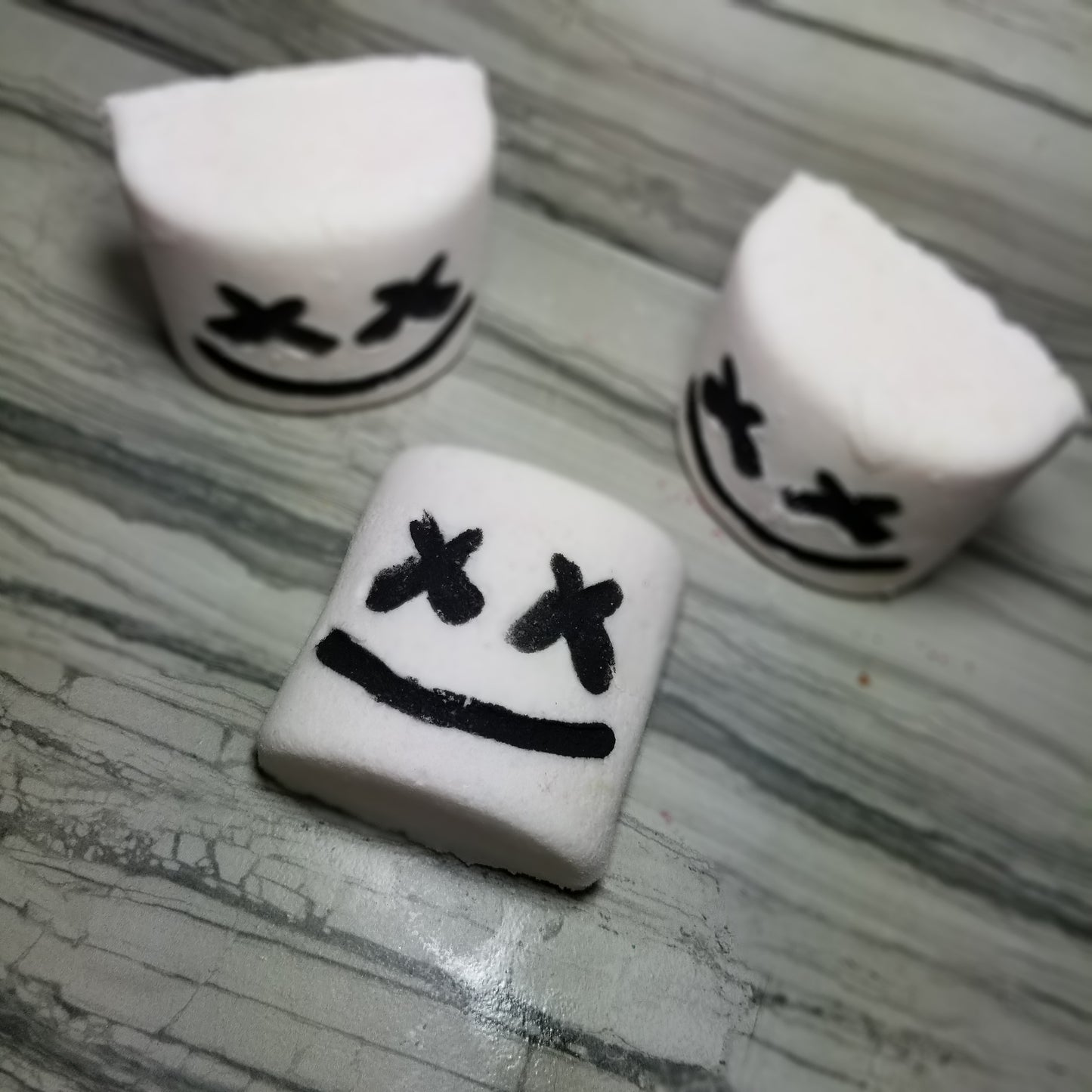 Marshmallow face bath bomb